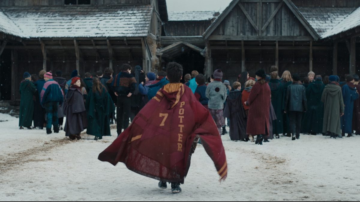 霍格沃茨雪景人物壁纸
