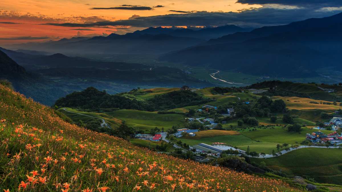 台湾山丘日落美景