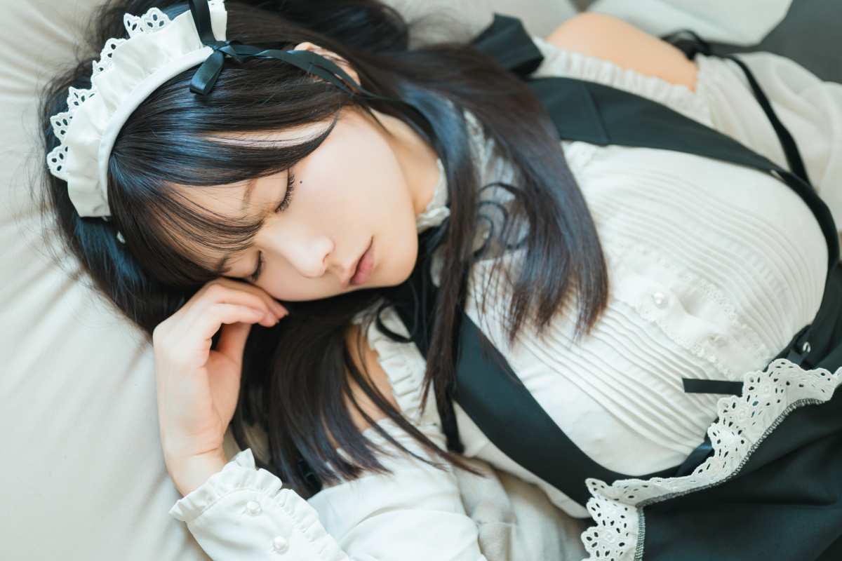 日系女仆风静物桌面壁纸
