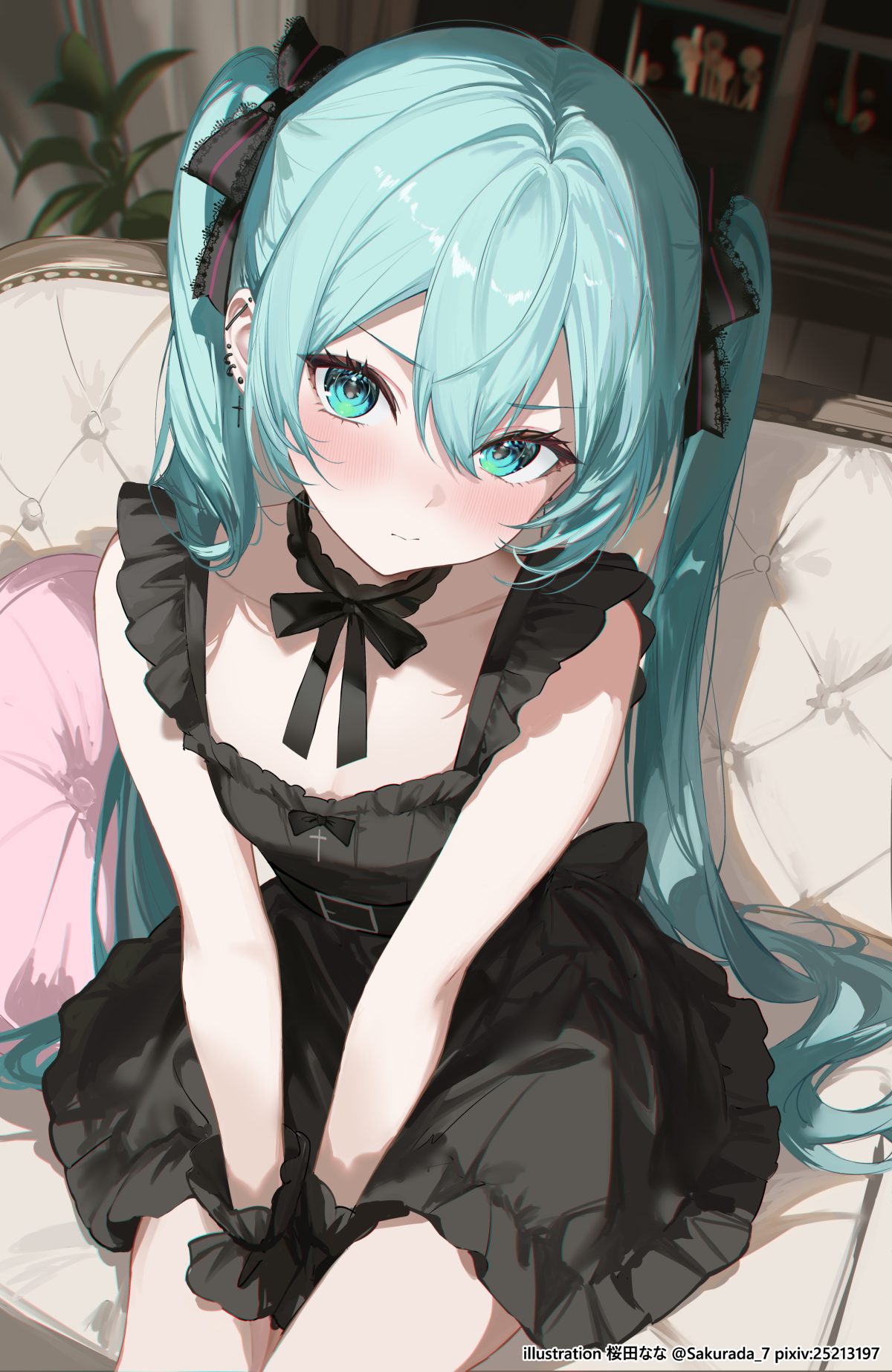 蓝发少女黑裙静坐