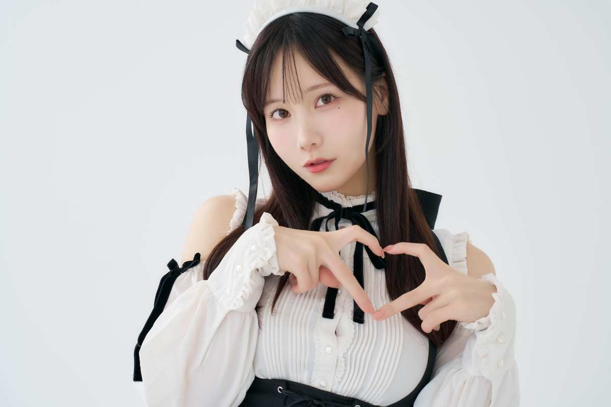 日系女仆心形手势壁纸