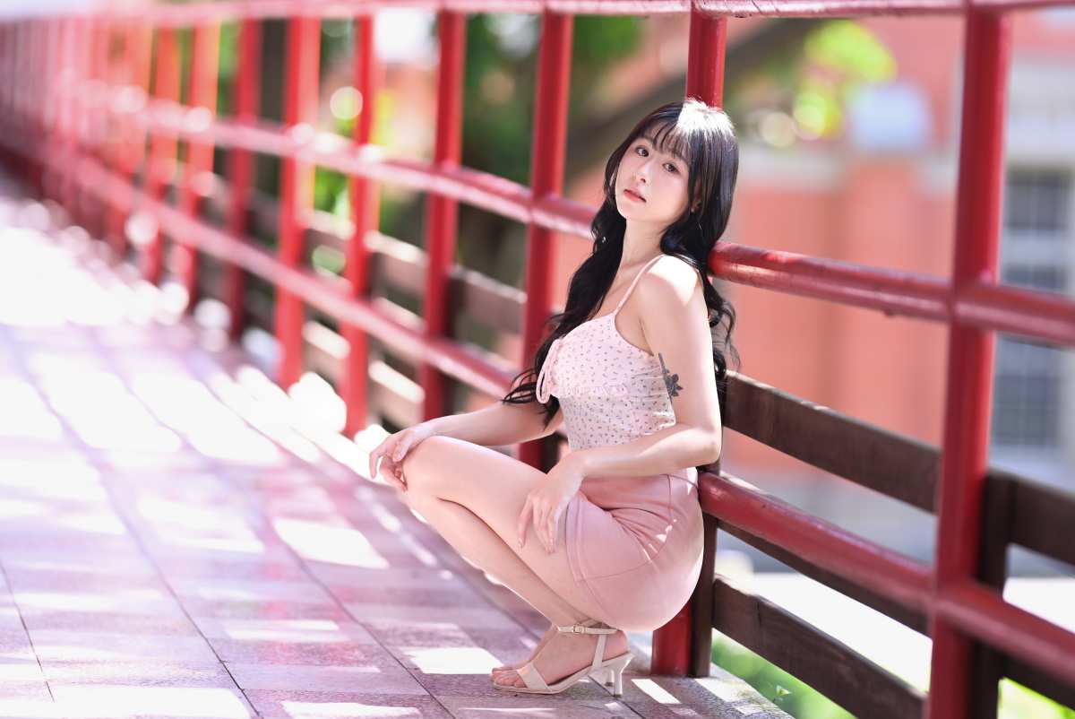 粉色系优雅女性