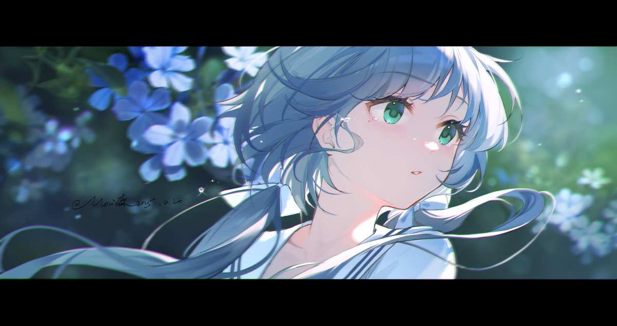 蓝发绿眼动漫女孩