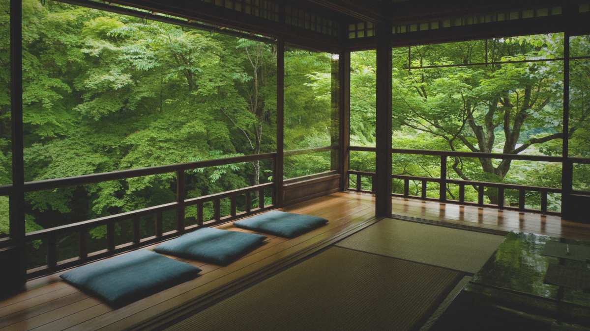 日式木屋森林绿意