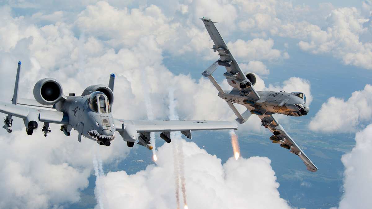 A-10雷电二型战斗机飞行壁纸