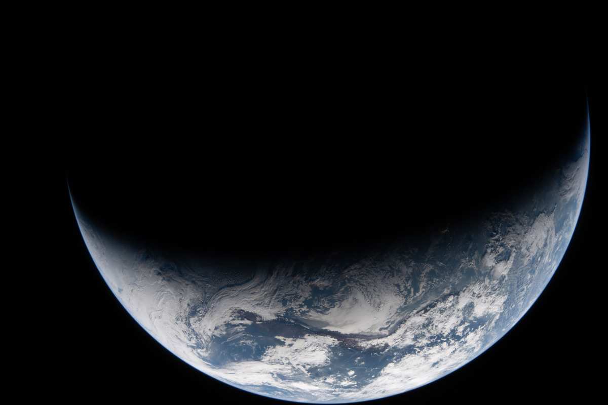 深邃太空中的地球