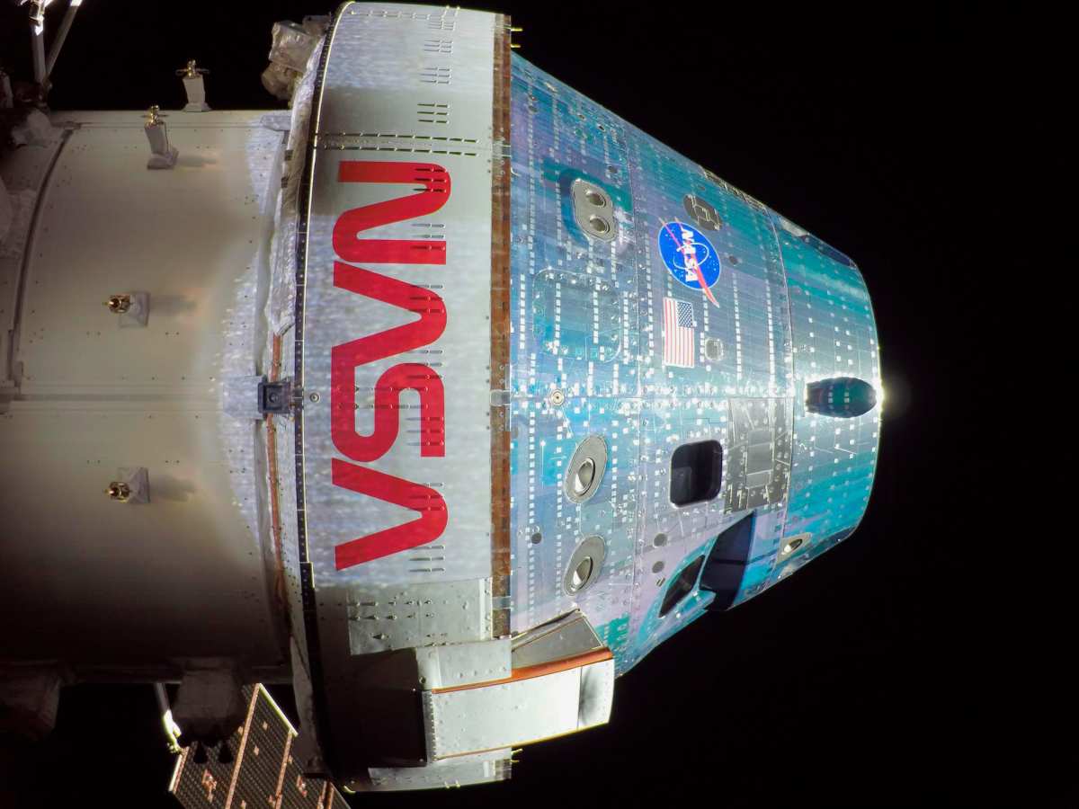 NASA 太空船侧视图壁纸