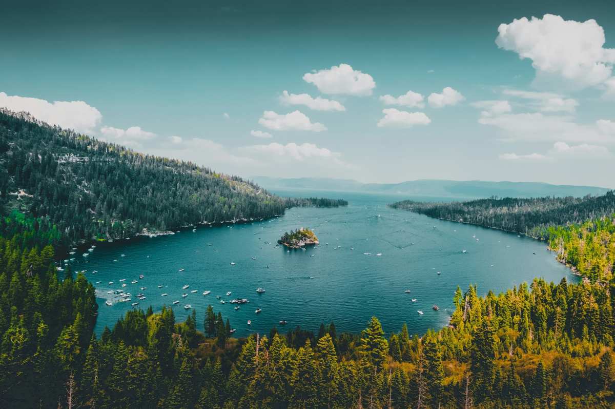 宁静湖景