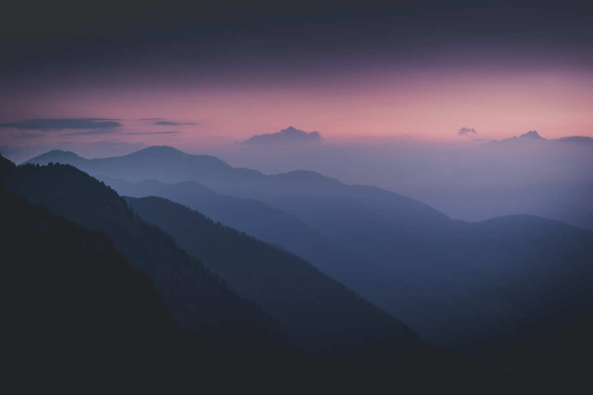 暮光山峦