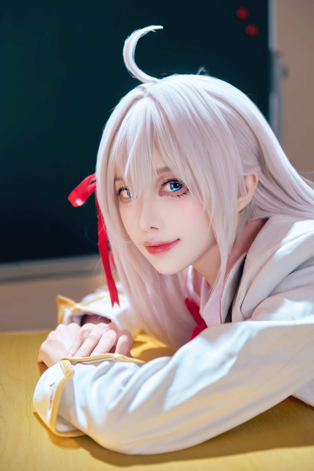 二次元少女粉色长发