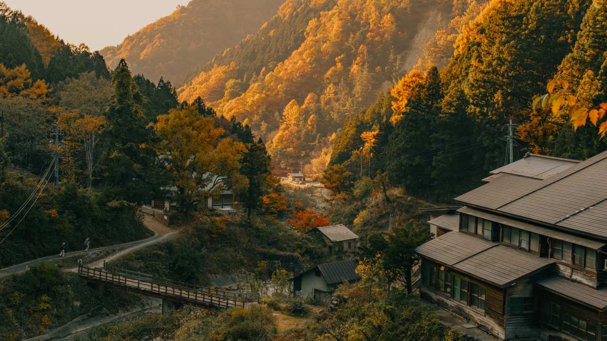 秋日山间小屋