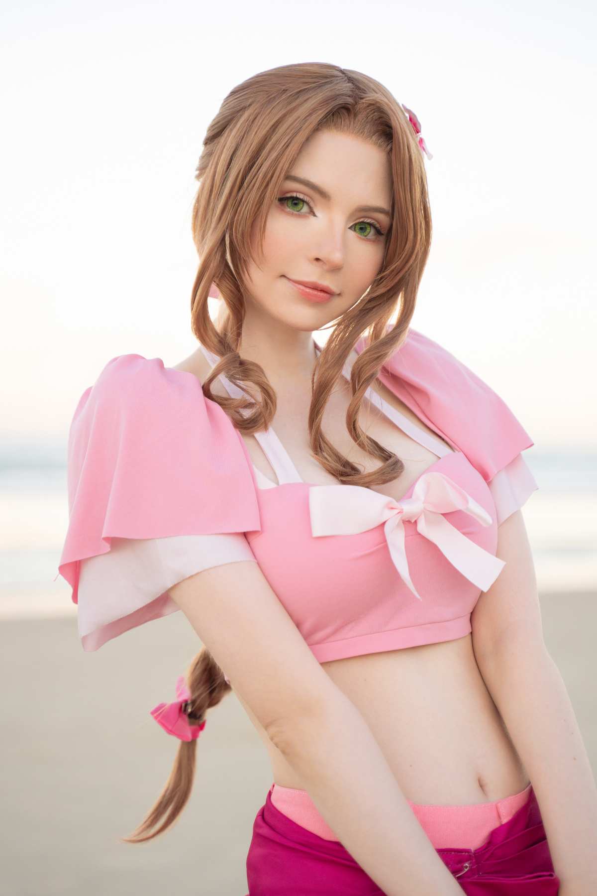 粉色梦幻cosplay女生