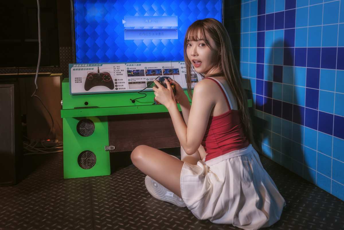 玩游戏的女孩