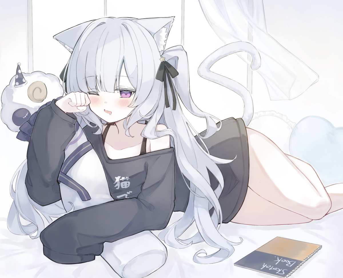 猫耳少女静卧