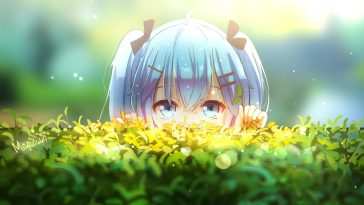 初音未来动态壁纸：灌木丛中的神秘身影