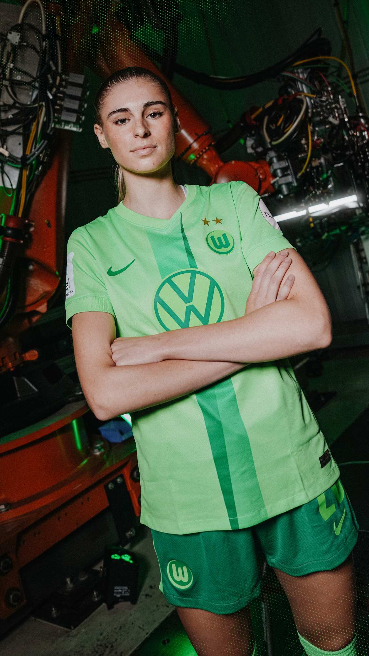 绿色球衣运动女性