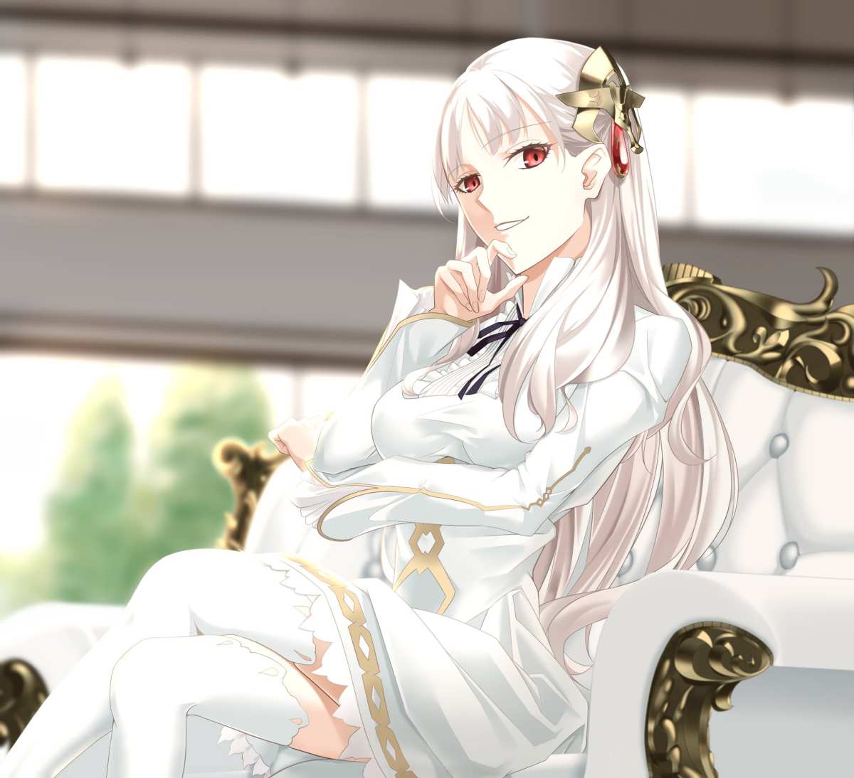 白色长发红眼动漫女孩
