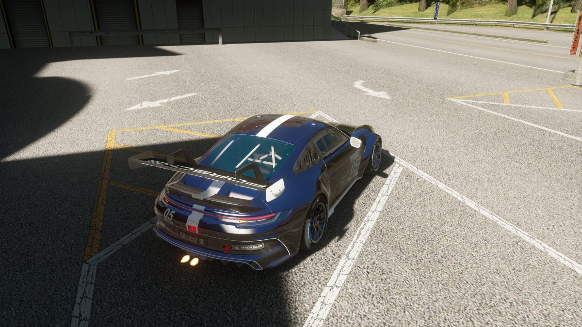 阳光下的赛车