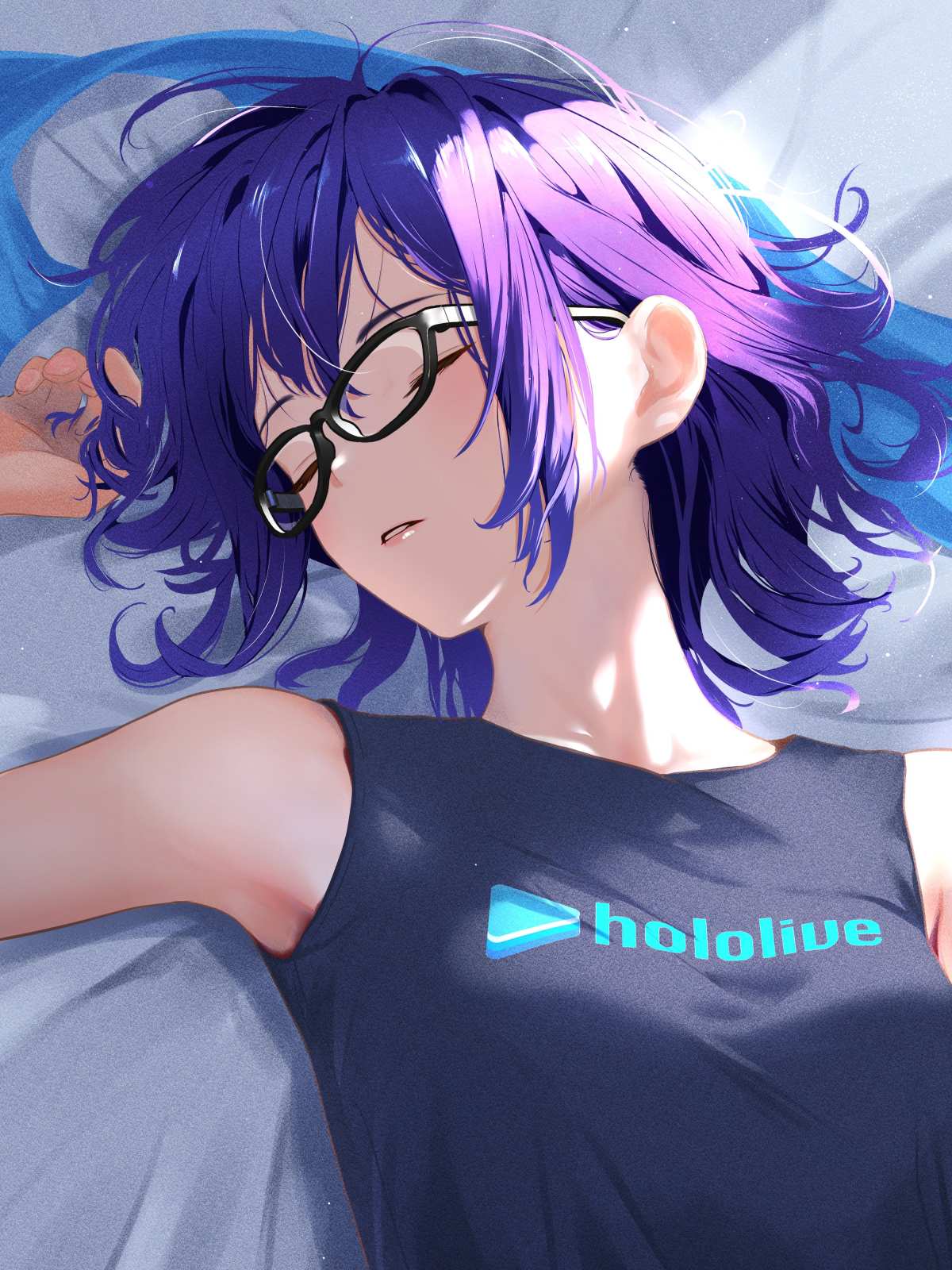 紫发女孩闭眼睡觉