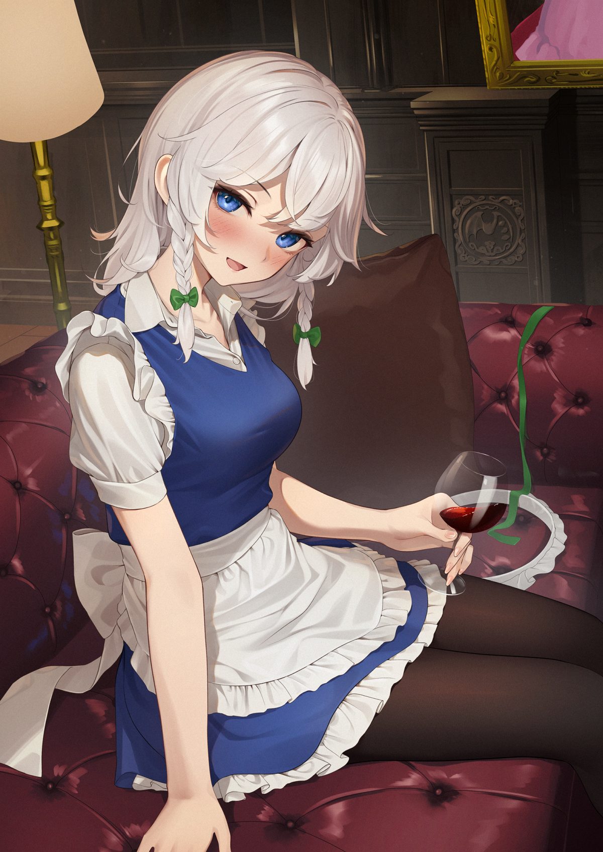 银发蓝眼动漫女孩