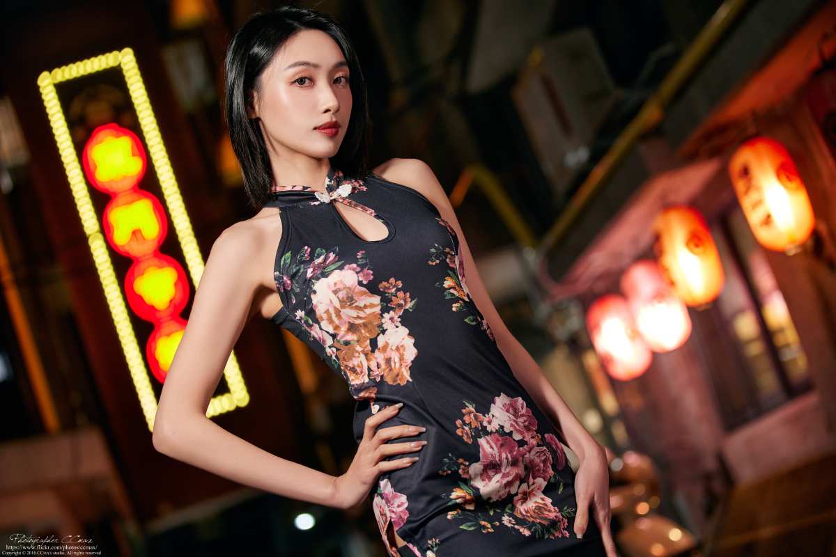 夜色霓虹下的优雅
