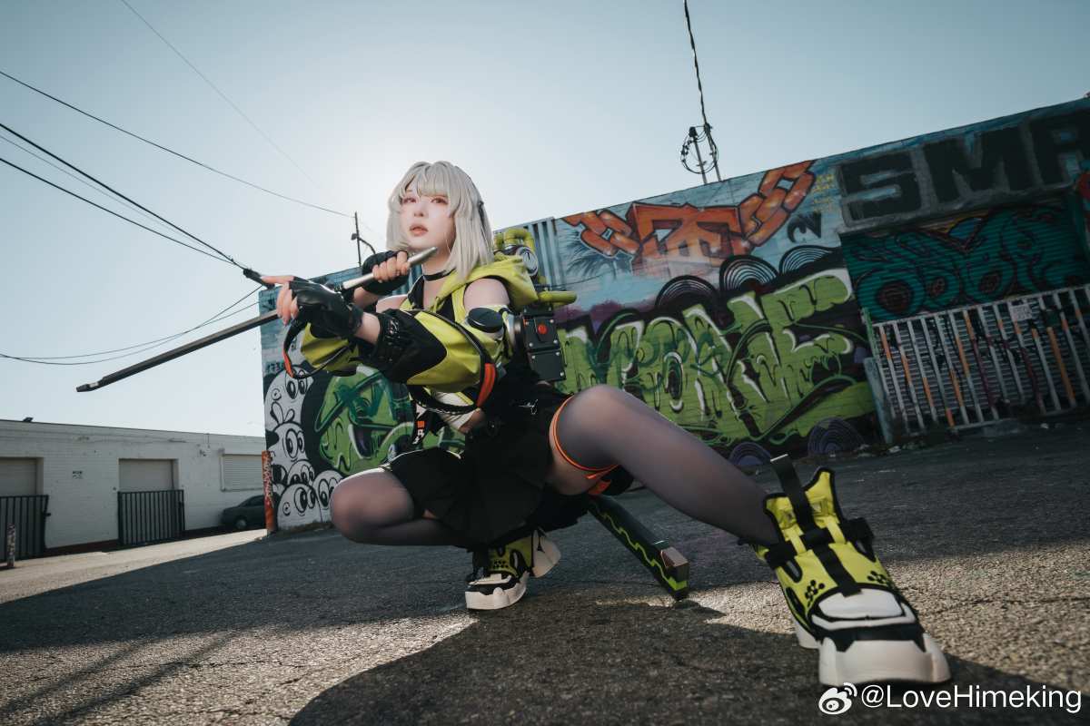 二次元角色cosplay动态壁纸