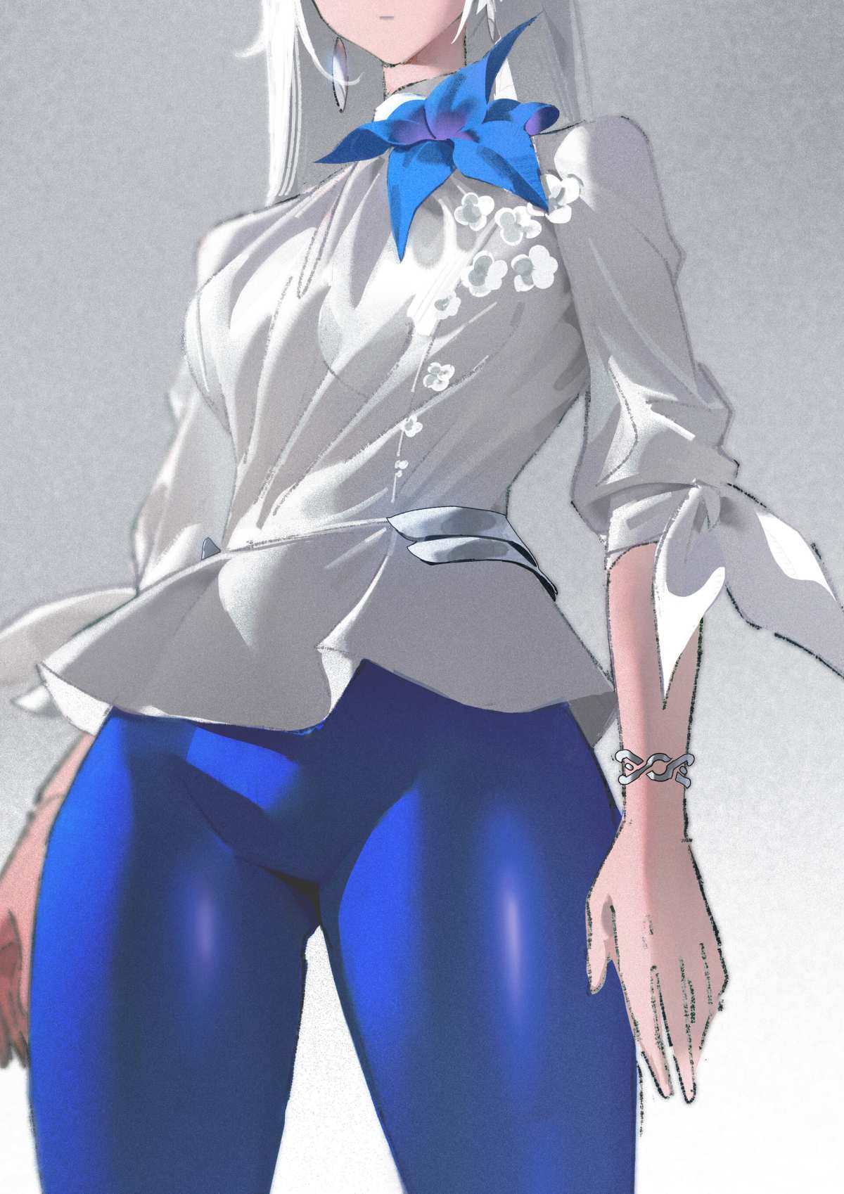 白发蓝裤动漫女孩