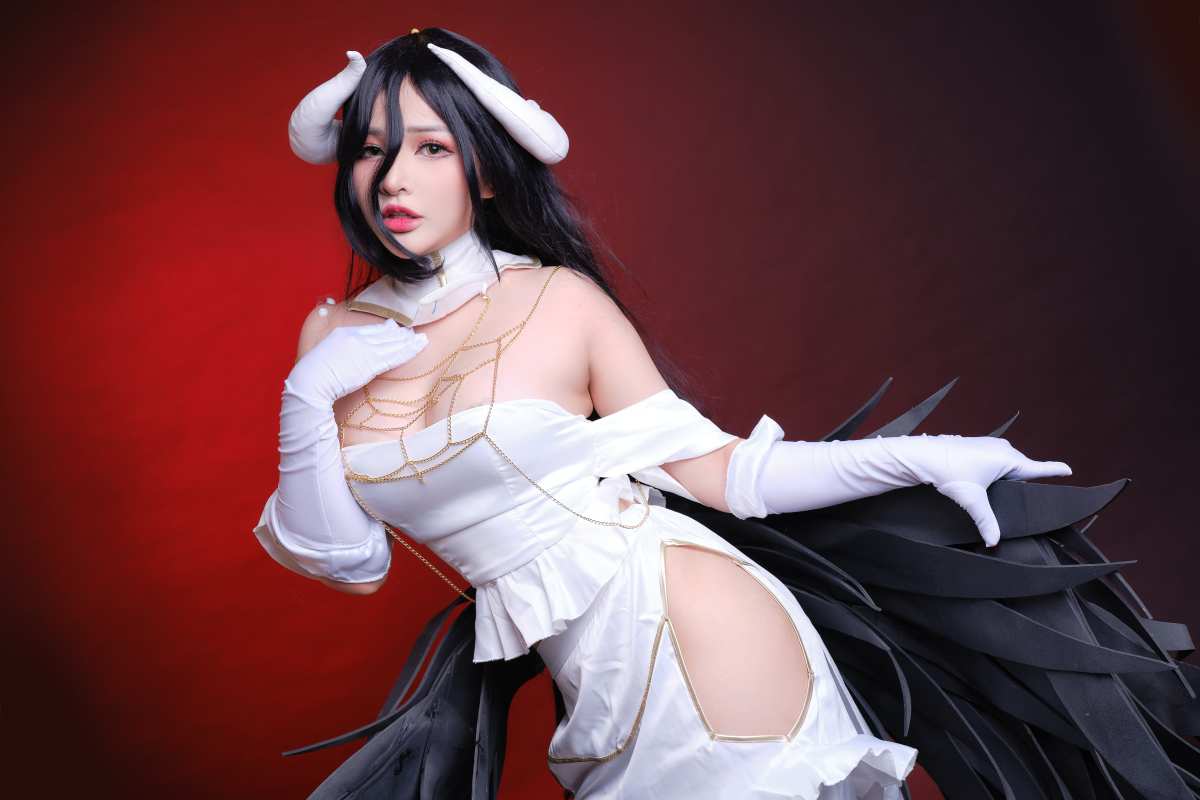 白色恶魔cosplay女生